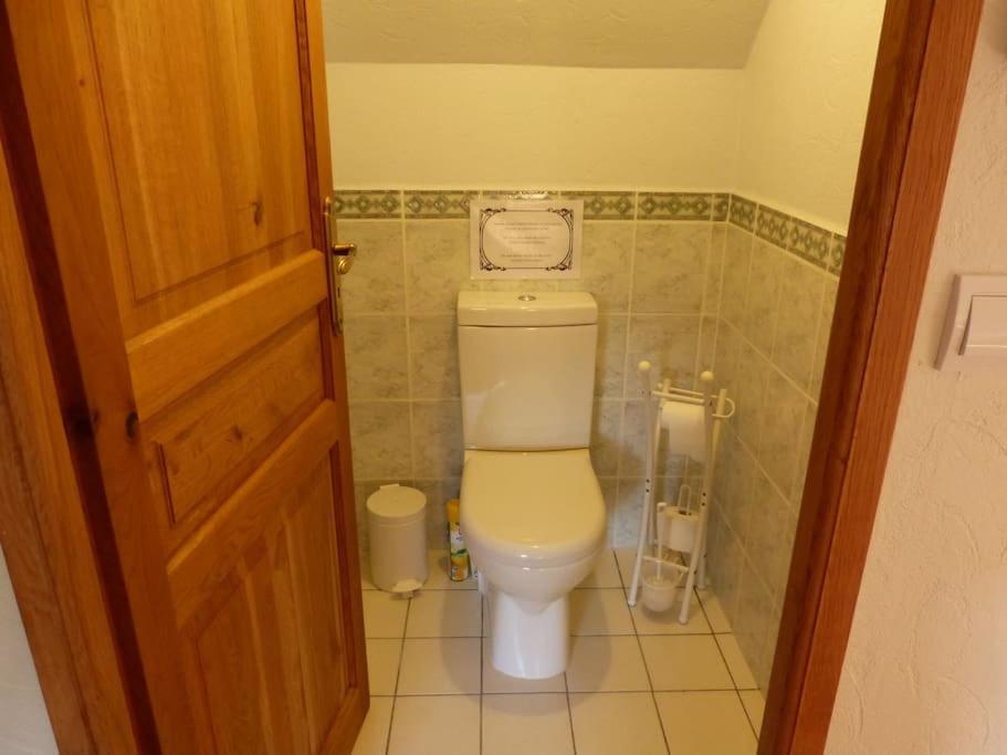 Studio Dans Une Chaumiere De Caractere Baud Exterior photo
